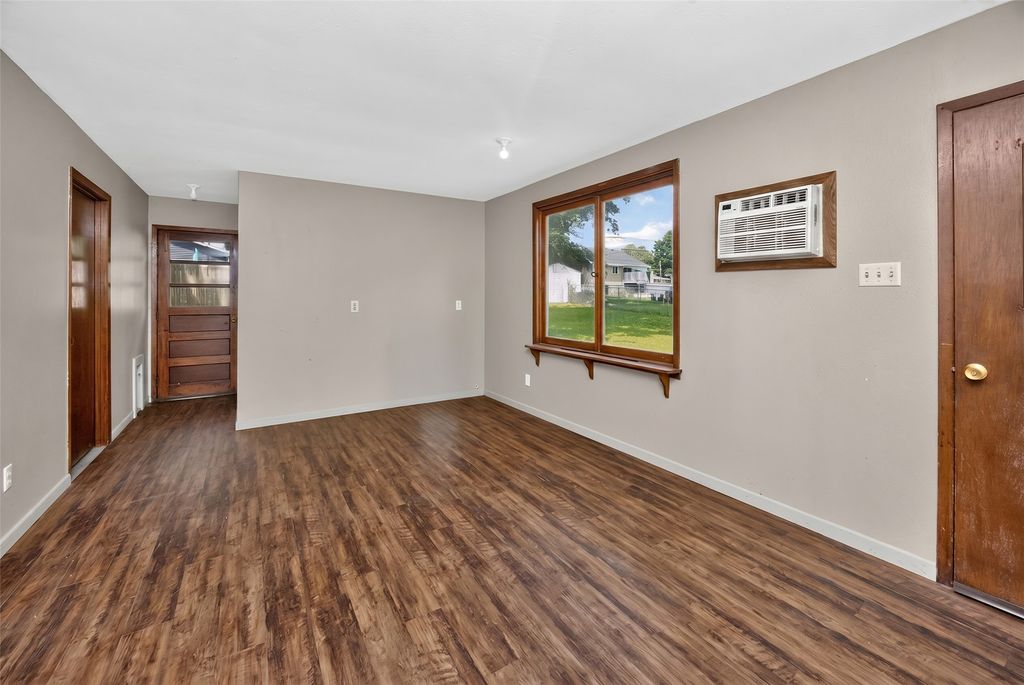 903 Elm Avenue, Norwalk, IA 50211