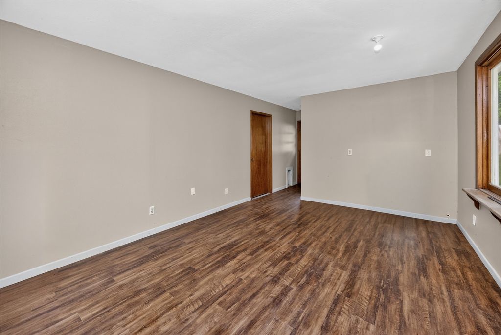 903 Elm Avenue, Norwalk, IA 50211