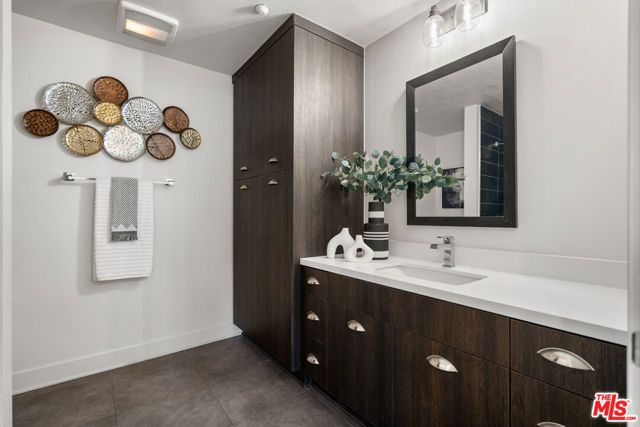 2980 Ripple Place 206, Los Angeles, CA 90039
