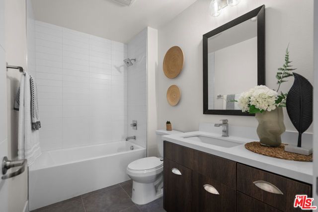 2980 Ripple Place 206, Los Angeles, CA 90039