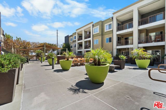 2980 Ripple Place 206, Los Angeles, CA 90039