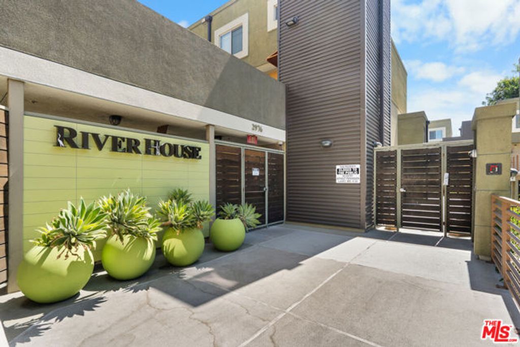 2980 Ripple Place 206, Los Angeles, CA 90039