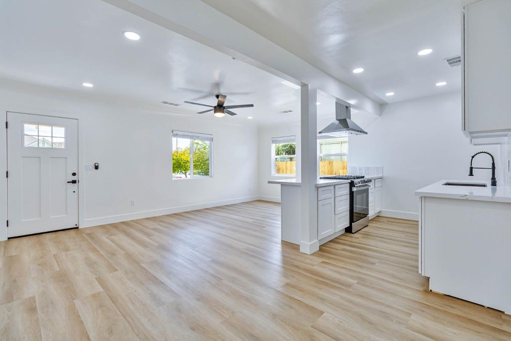 Image 10 of property listing at 257 N F Street, Tulare, CA 93274