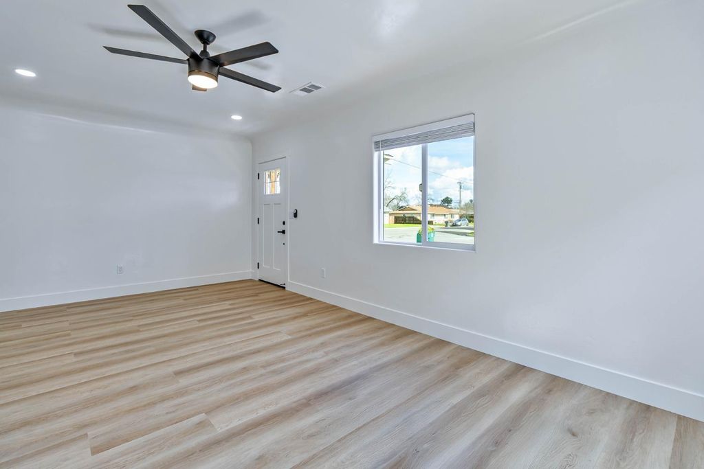 Image 11 of property listing at 257 N F Street, Tulare, CA 93274