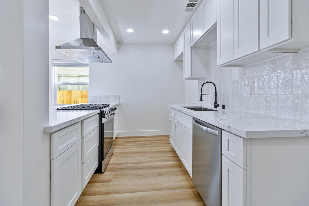 Image 12 of property listing at 257 N F Street, Tulare, CA 93274