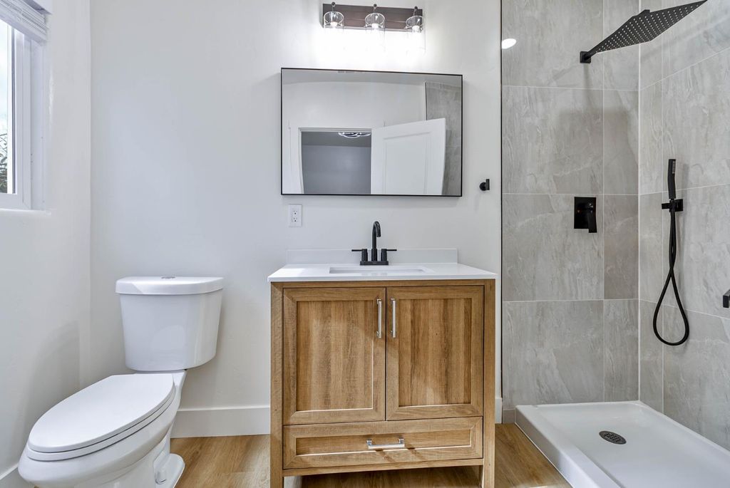 Image 21 of property listing at 257 N F Street, Tulare, CA 93274