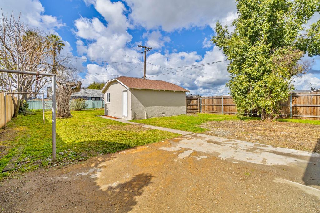 Image 34 of property listing at 257 N F Street, Tulare, CA 93274