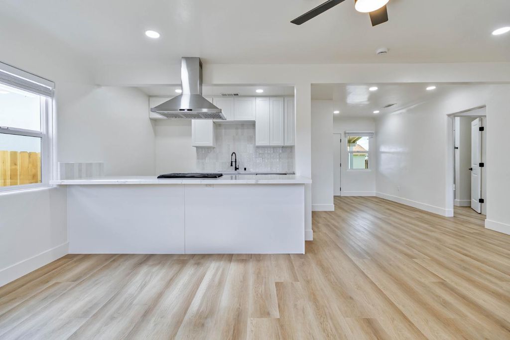 Image 5 of property listing at 257 N F Street, Tulare, CA 93274