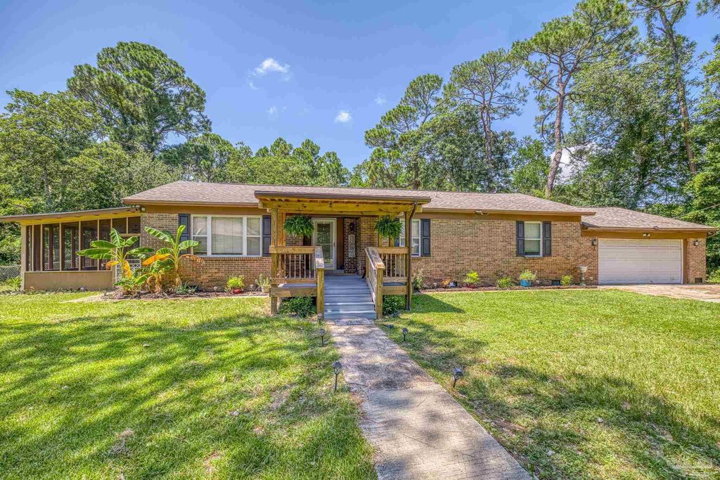 3044 Laurel Dr, Gulf Breeze, FL 32563
