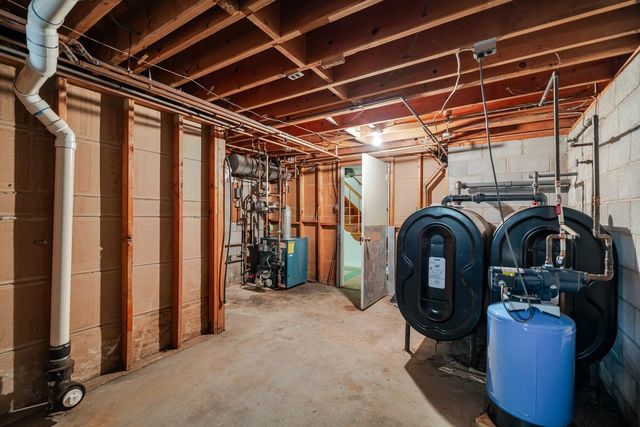 527 CRESTOVER DR, Broadway, VA 22815