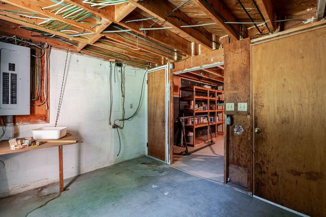 527 CRESTOVER DR, Broadway, VA 22815