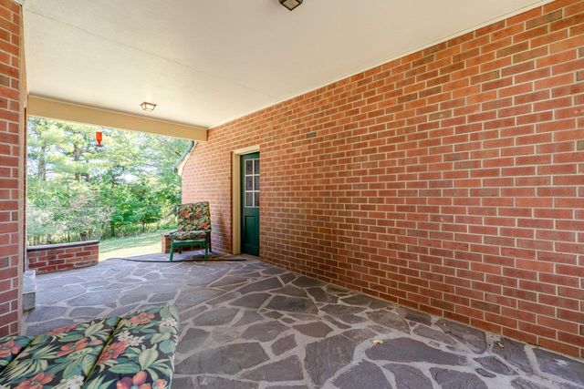 527 CRESTOVER DR, Broadway, VA 22815