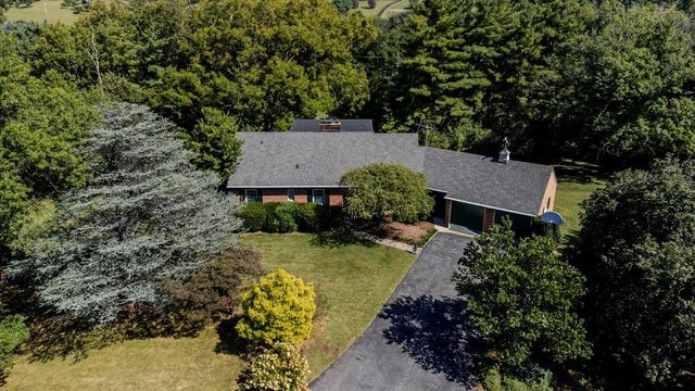 527 CRESTOVER DR, Broadway, VA 22815