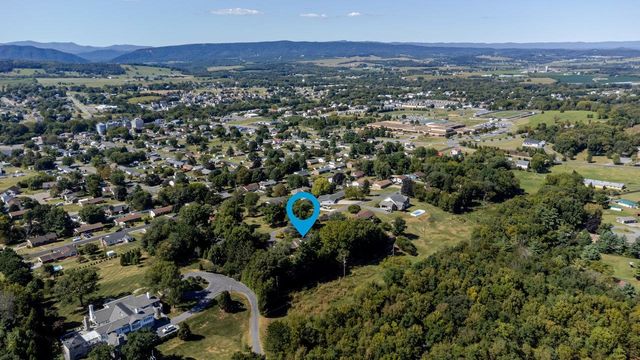 527 CRESTOVER DR, Broadway, VA 22815