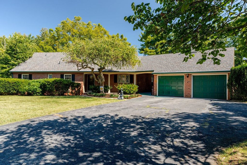 527 CRESTOVER DR, Broadway, VA 22815