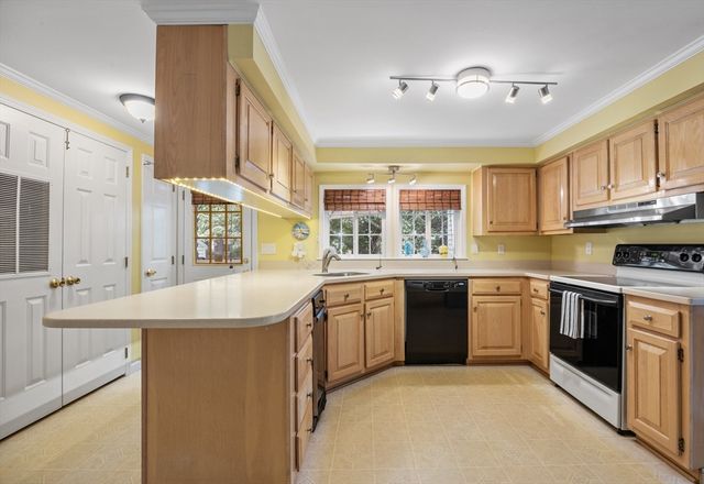 21 Trailwood Dr., Bridgewater, MA 02324