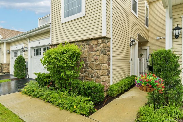 33 Greentree Court, Shirley, NY 11967
