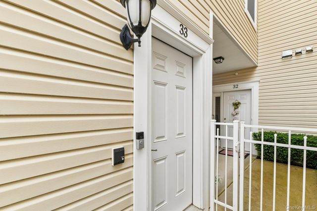 33 Greentree Court, Shirley, NY 11967