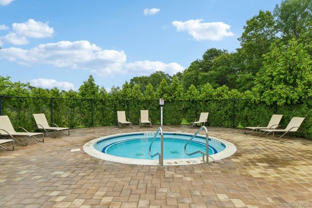 33 Greentree Court, Shirley, NY 11967