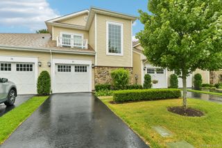 33 Greentree Court, Shirley, NY 11967