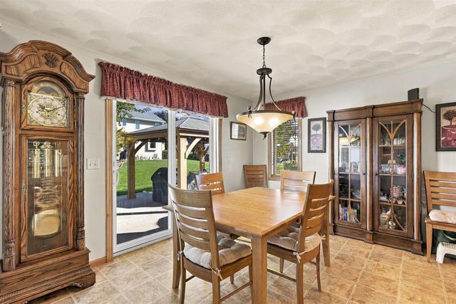 1394 W MASON RIDGE COURT, Appleton, WI 54914