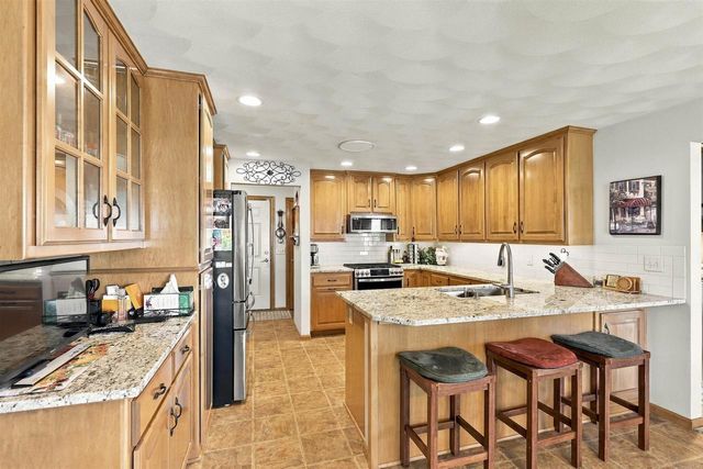 1394 W MASON RIDGE COURT, Appleton, WI 54914
