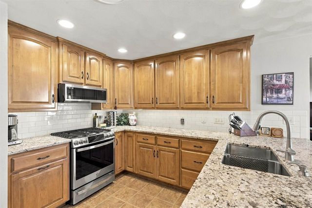 1394 W MASON RIDGE COURT, Appleton, WI 54914