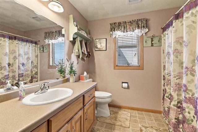 1394 W MASON RIDGE COURT, Appleton, WI 54914