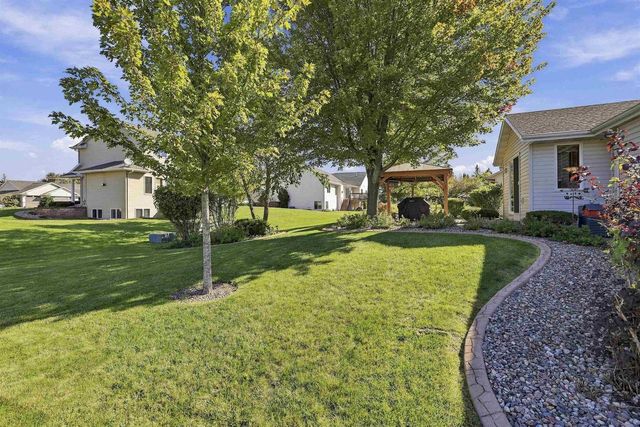 1394 W MASON RIDGE COURT, Appleton, WI 54914