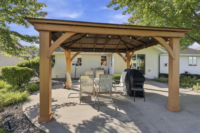 1394 W MASON RIDGE COURT, Appleton, WI 54914