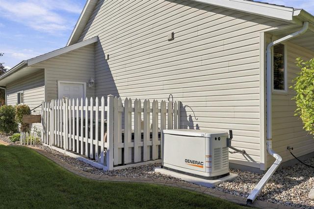 1394 W MASON RIDGE COURT, Appleton, WI 54914