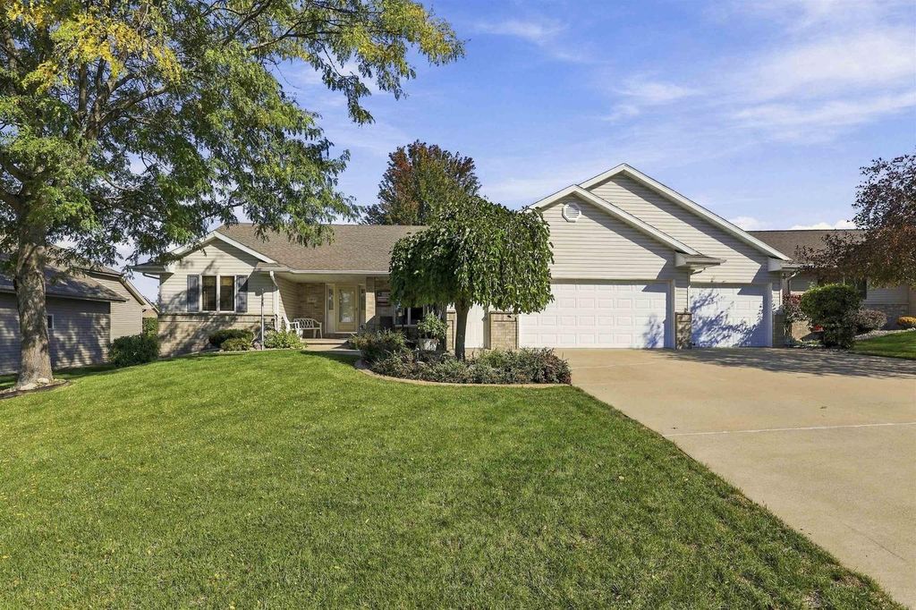 1394 W MASON RIDGE COURT, Appleton, WI 54914
