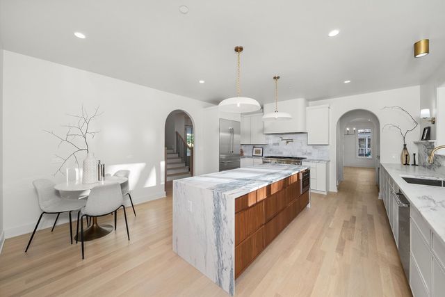 1037 Belleforte Avenue, Oak Park, IL 60302