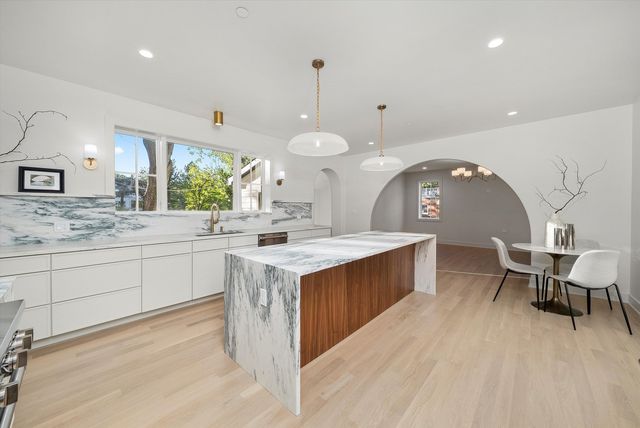 1037 Belleforte Avenue, Oak Park, IL 60302