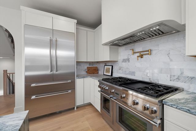 1037 Belleforte Avenue, Oak Park, IL 60302