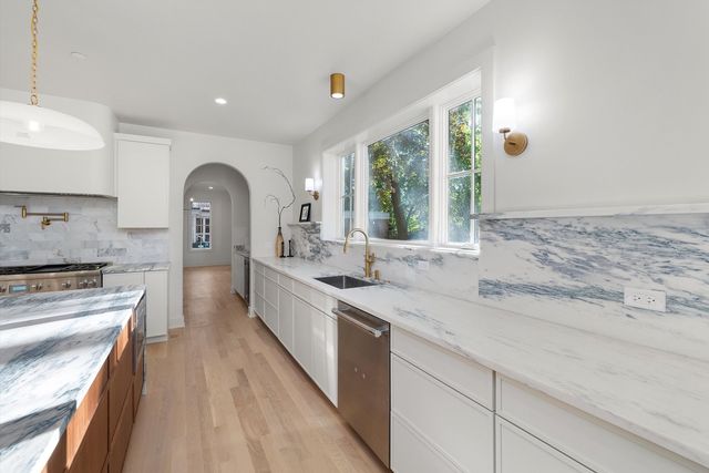 1037 Belleforte Avenue, Oak Park, IL 60302