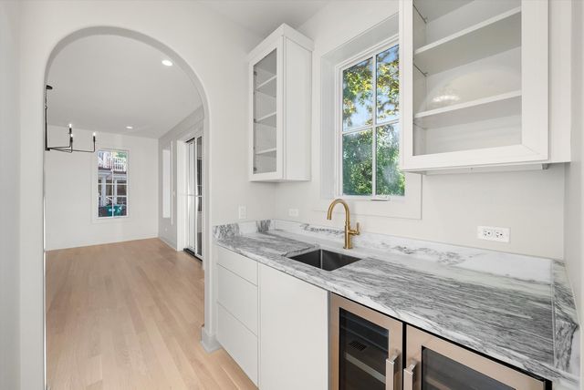 1037 Belleforte Avenue, Oak Park, IL 60302