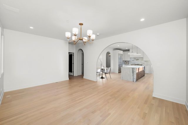 1037 Belleforte Avenue, Oak Park, IL 60302