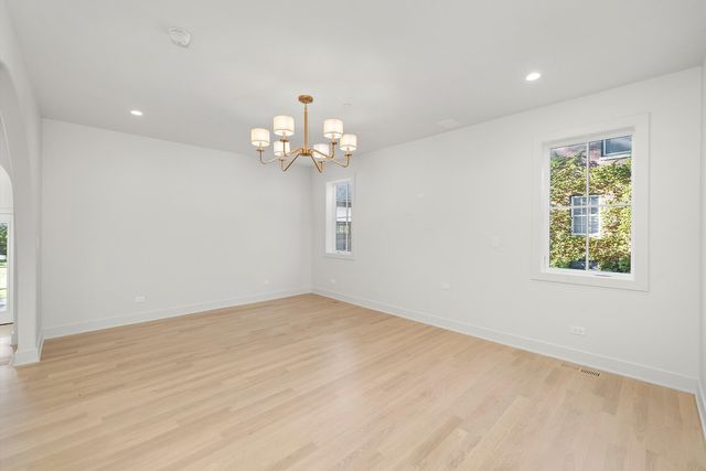 1037 Belleforte Avenue, Oak Park, IL 60302