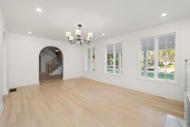 1037 Belleforte Avenue, Oak Park, IL 60302