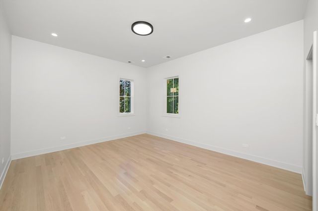 1037 Belleforte Avenue, Oak Park, IL 60302