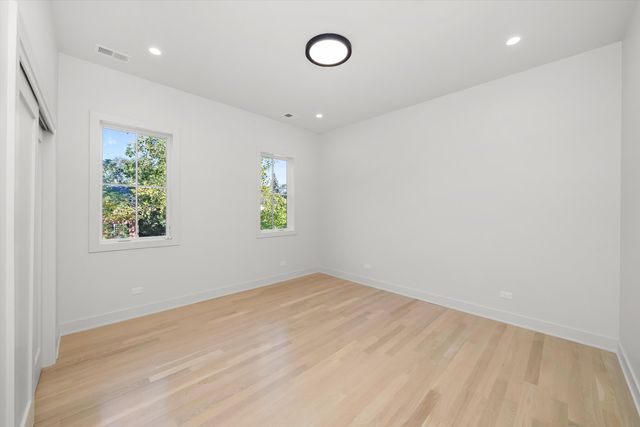 1037 Belleforte Avenue, Oak Park, IL 60302