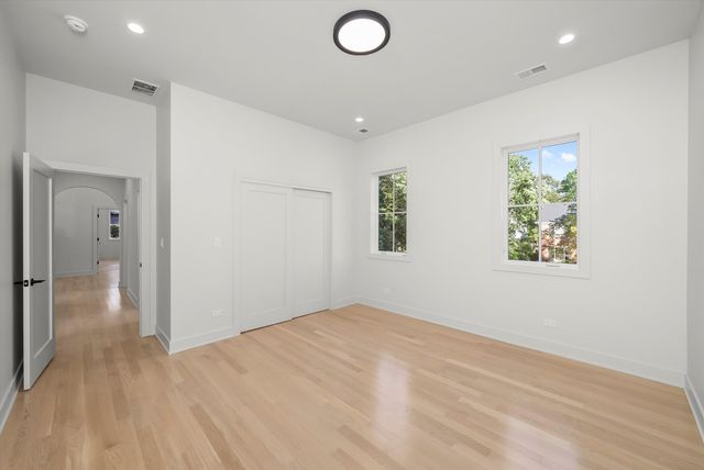 1037 Belleforte Avenue, Oak Park, IL 60302