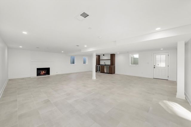 1037 Belleforte Avenue, Oak Park, IL 60302