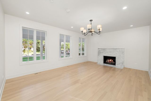 1037 Belleforte Avenue, Oak Park, IL 60302