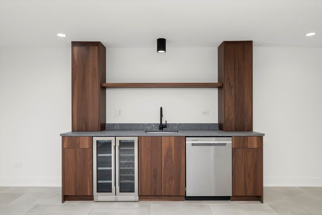 1037 Belleforte Avenue, Oak Park, IL 60302