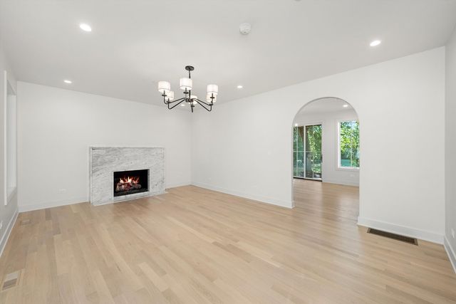 1037 Belleforte Avenue, Oak Park, IL 60302