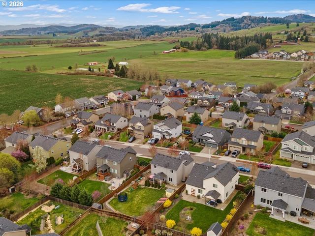 424 Sw MT ST HELENS St, Mc Minnville, OR 97128