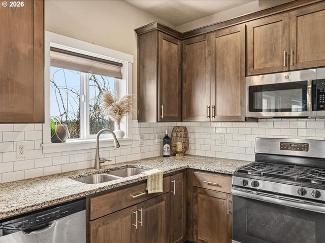 424 Sw MT ST HELENS St, Mc Minnville, OR 97128