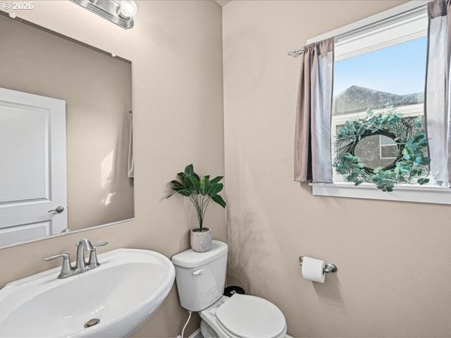 424 Sw MT ST HELENS St, Mc Minnville, OR 97128